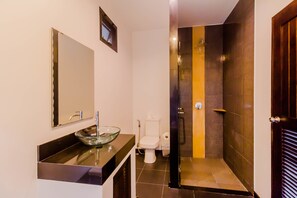 Hair dryer, towels, shampoo - Tropical Pool Villas near Phuket Zoo (Chalong)