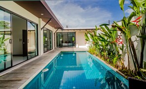 Kolam renang outdoor
