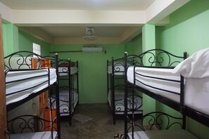 8-Bed Mixed Dormitory | ตู้นิรภัยในห้องพัก, Wi-Fi ฟรี