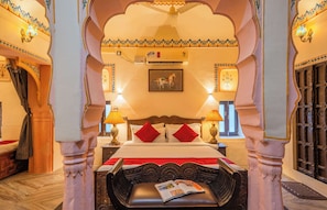 Suíte, 1 cama King (Maharaja Suite Room) | 1 quarto, escrivaninha, Wi-Fi de cortesia, roupa de cama