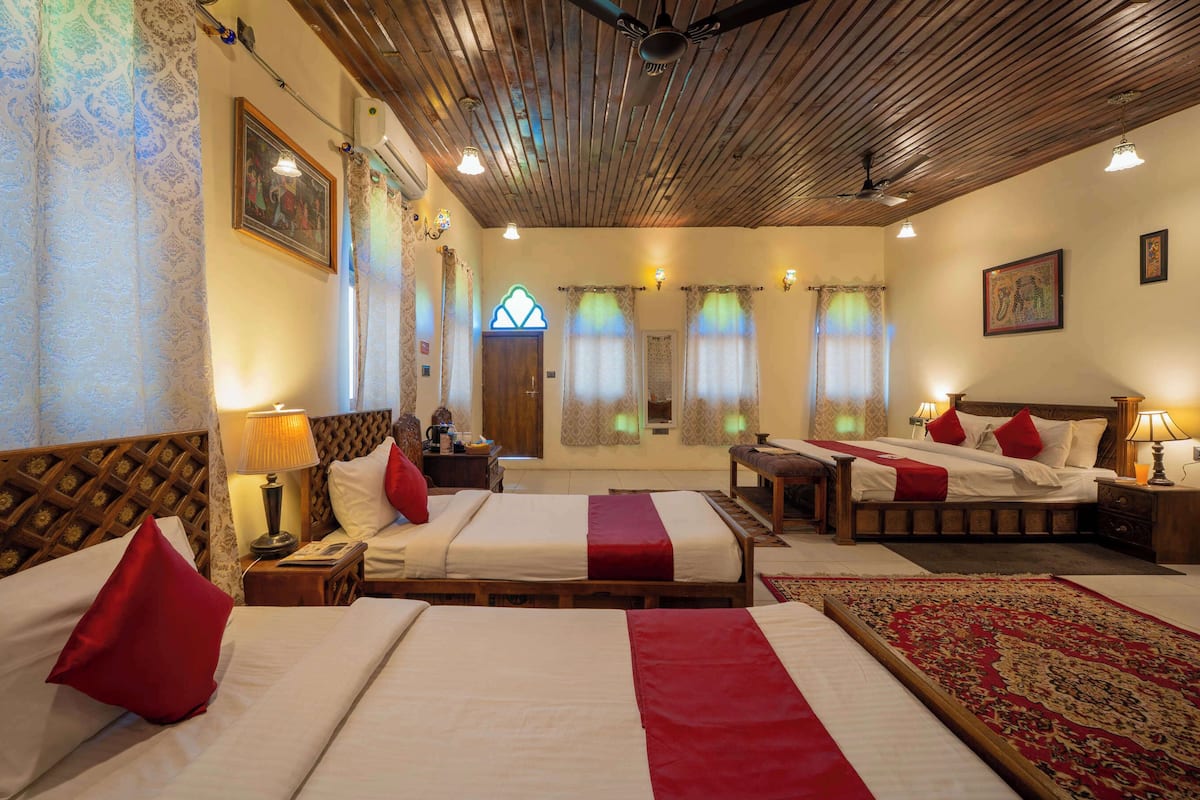 Habitación familiar | 1 dormitorio, escritorio, wifi gratis y ropa de cama