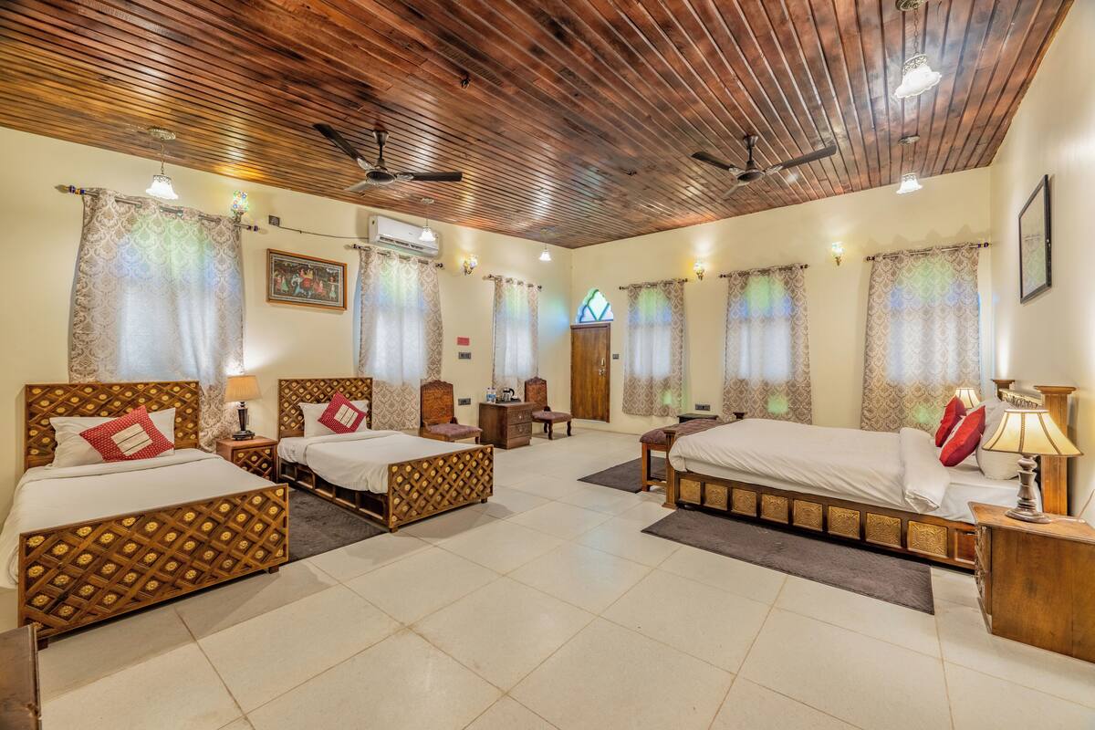 deluxe double room, 1 bedroom | 1 bedroom, desk, free wifi, bed sheets