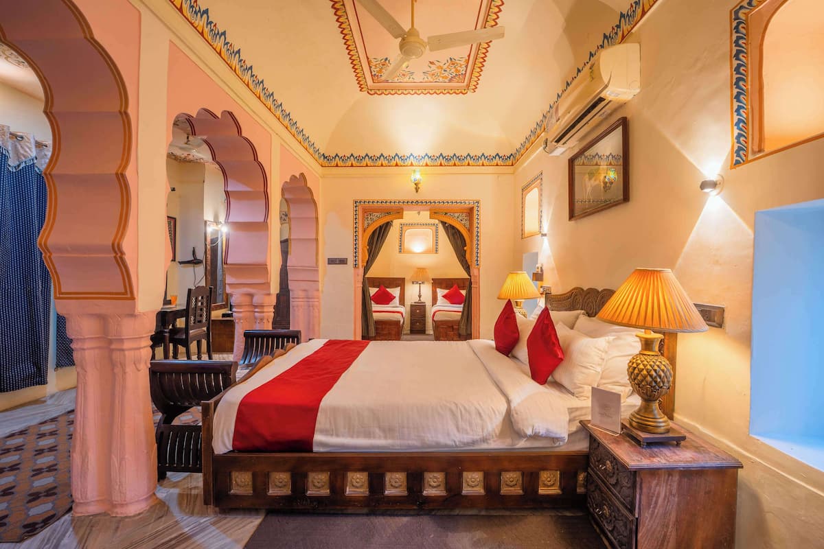 Suite, 1 kingsize bed (Maharaja Suite Room) | 1 slaapkamer, een bureau, gratis wifi, beddengoed