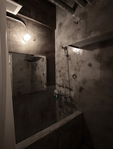 バスルームのシャワー