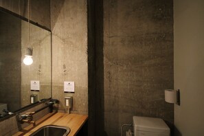 DOADOA (Women only) | Salle de bain | Articles de toilette (gratuits), séchoir à cheveux, pantoufles