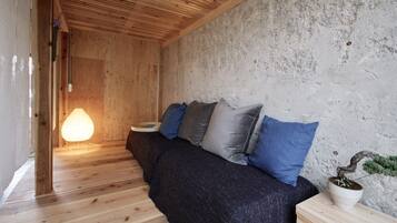 Desk, soundproofing, free WiFi