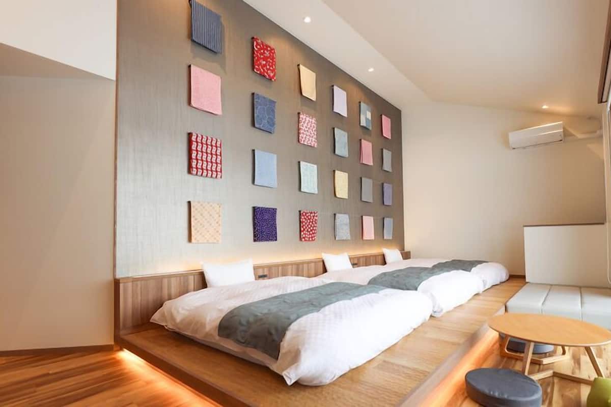 In-room safe, WiFi (free), bed sheets