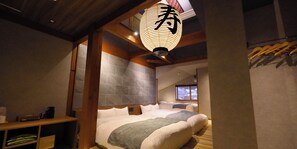 Family Room | In-room safe, free WiFi, bed sheets