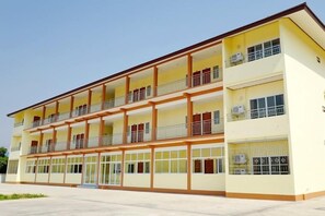 Exterior - Wattana House (Tha Yang)