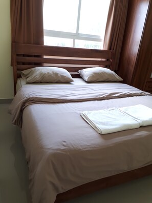 Standard Double Room | Free WiFi - Wattana House (Tha Yang)