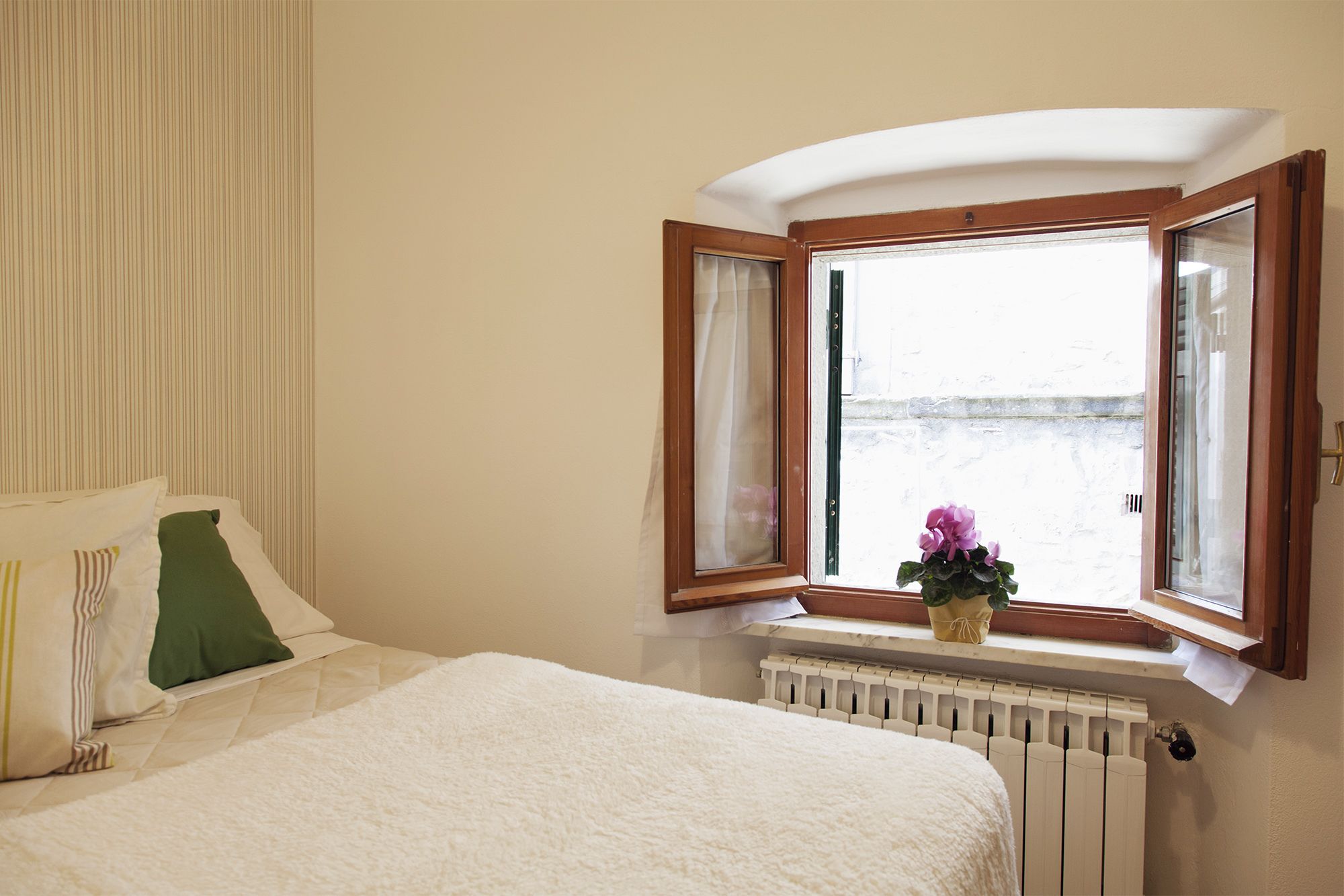 Comfort Double or Twin Room, Shared Bathroom | In-room safe, desk, laptop workspace, free WiFi
