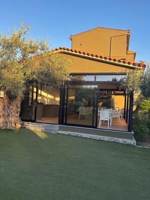 Reception - Ampoulos Rooms & Apartments (Lesvos)