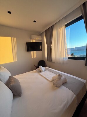 Deluxe Suite, Oceanfront | Minibar, desk, blackout drapes, soundproofing - Ampoulos Rooms & Apartments (Lesvos)