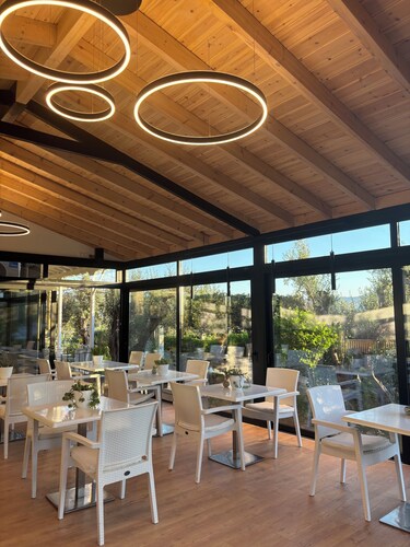 Ampoulos Rooms & Apartments