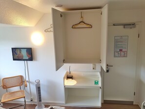 Double Apartment | Desk, free WiFi, bed sheets - Aparthotel Jonas (Bremen)