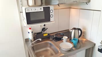 Double Apartment | 私人小型廚房 | 雪櫃、微波爐、爐具、電熱水壺