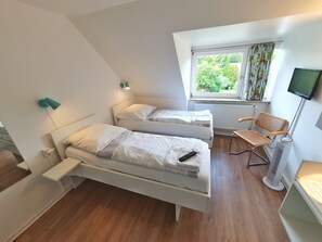 Double Apartment | Desk, free WiFi, bed sheets - Aparthotel Jonas (Bremen)
