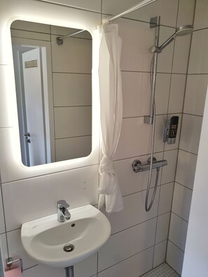 Studio, 1 yhden hengen sänky | Kylpyhuone | Suihku, pyyhkeet
