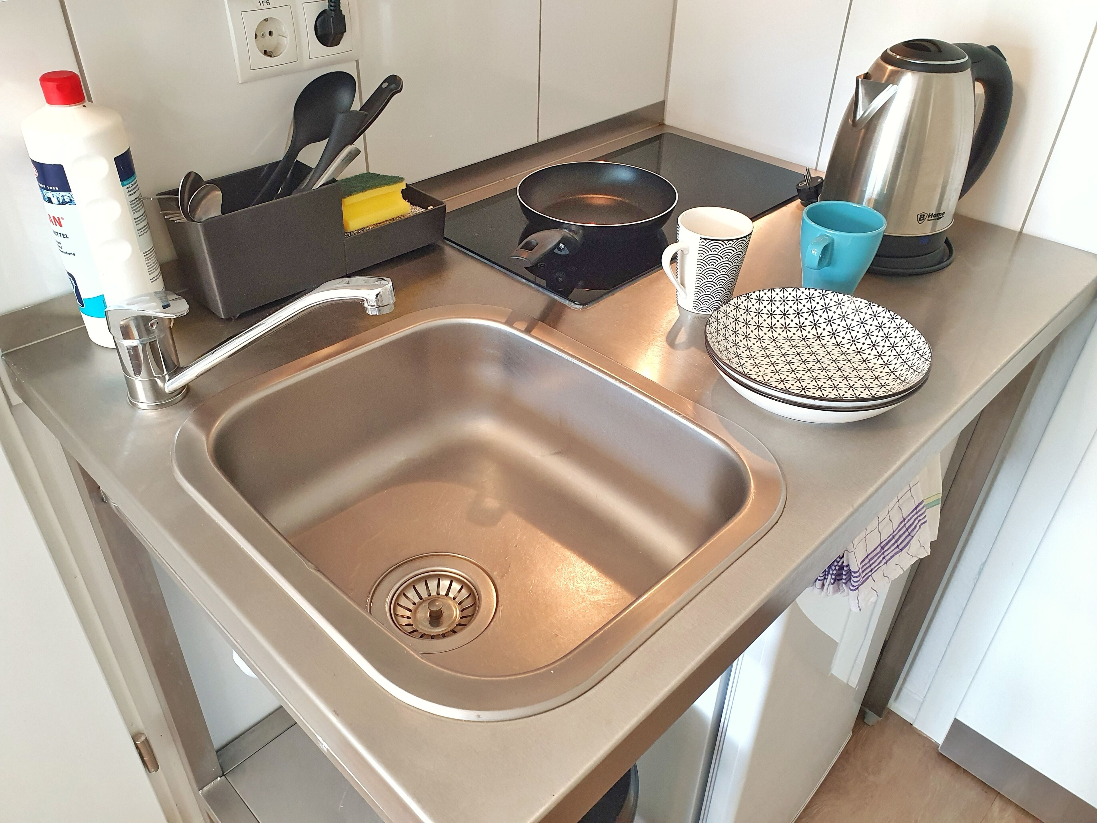 Double Apartment | 専用簡易  キッチン | 冷蔵庫、電子レンジ、コンロ、電気ポット