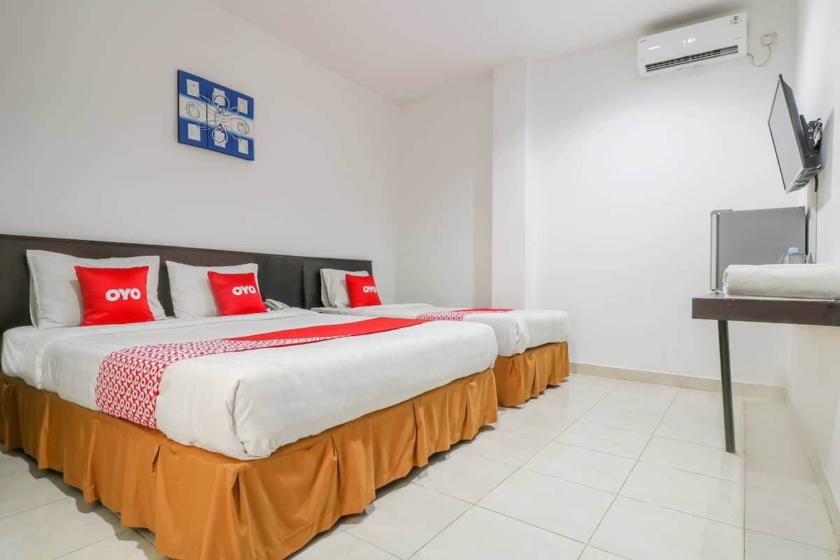Superior suite | 1 slaapkamer, een bureau, geluiddichte muren, extra bedden