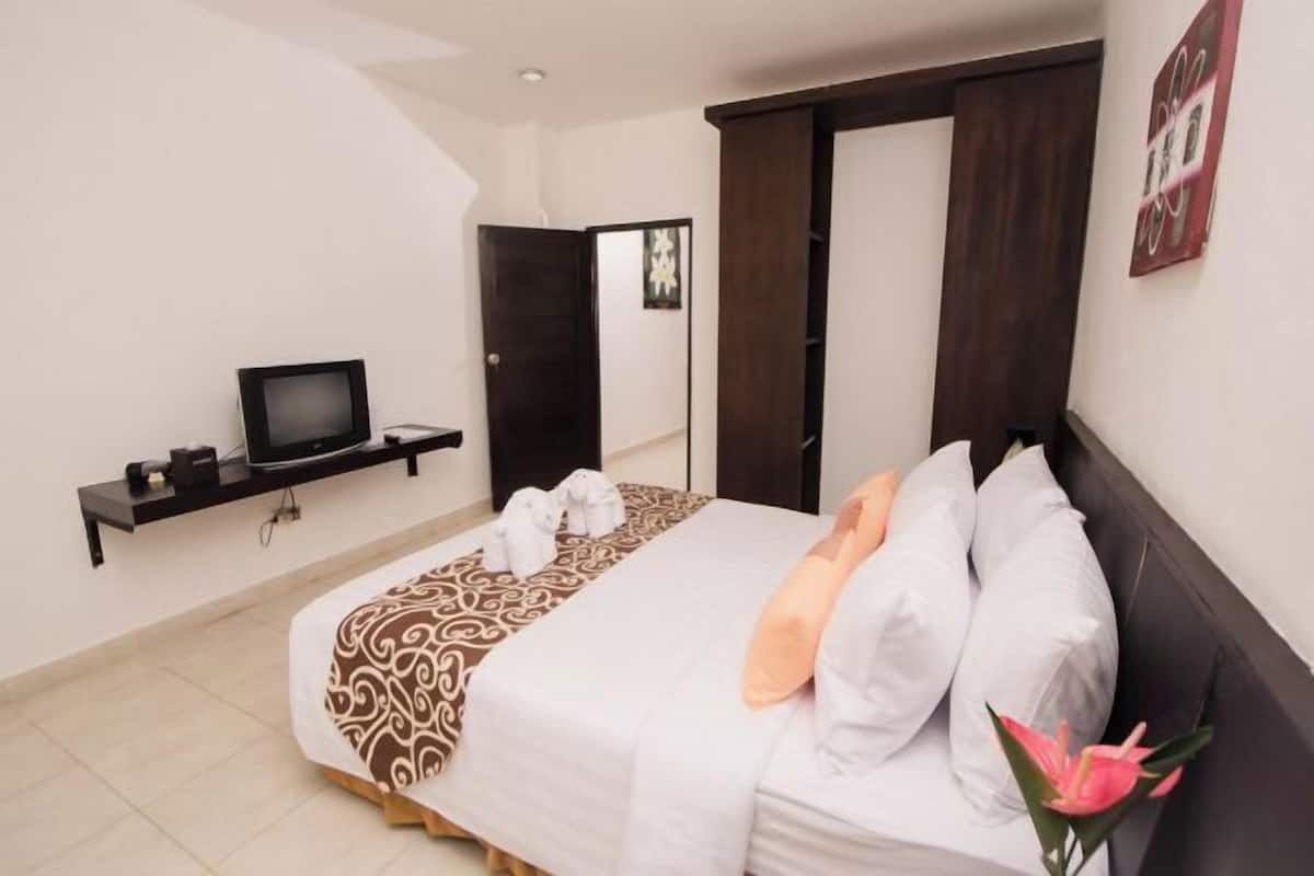 1 slaapkamer, een bureau, geluiddichte muren, extra bedden