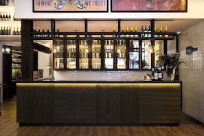 Bar (on property) - Hotel Praktik Vinoteca (Barcelona)