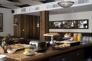 Tägliches Frühstücksbuffet gegen Gebühr