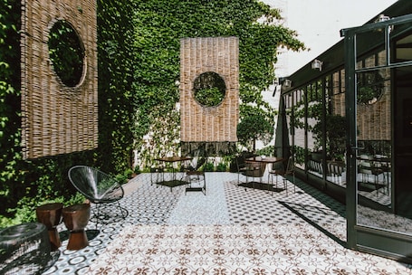 Terraza o patio. Hotel Praktik Vinoteca