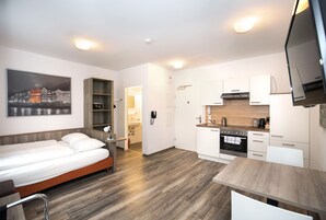 Caja de seguridad en la habitación y escritorio 