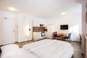 Estúdio luxo, 1 cama de casal e sofá-cama (160x200 cm bed ) | Cofres nos quartos, escrivaninha, quartos à prova de som