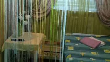 Iron/ironing board, free WiFi, bed sheets