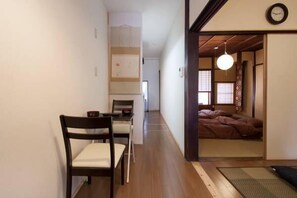 In-room dining - SAMURAI HOUSE (Kyoto)