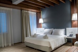 Minibar, in-room safe, soundproofing, iron/ironing board - AD Luxury Rooms & Suites (Athens)