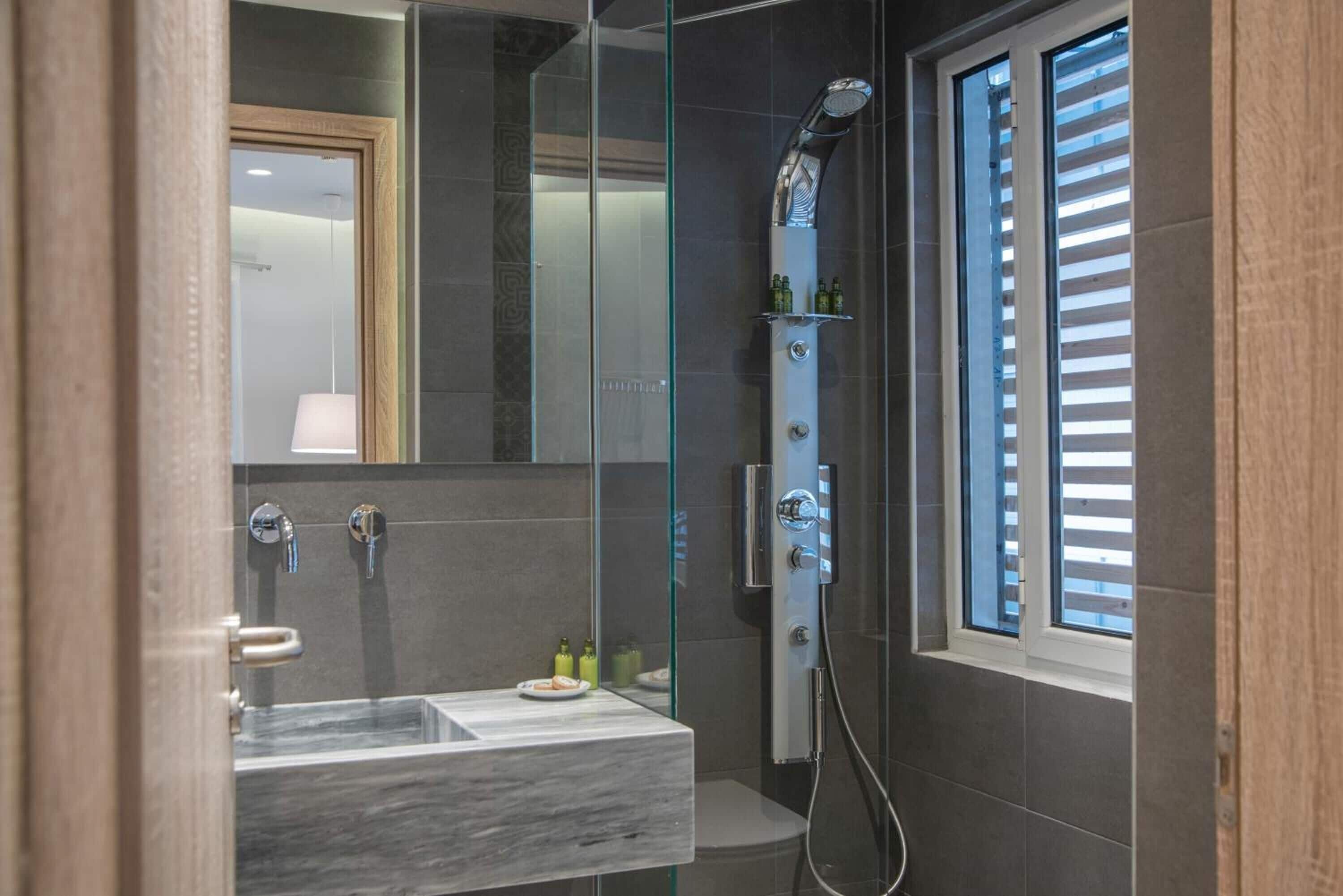 shower, free toiletries, hair dryer, towels