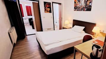 Quarto solteiro | Roupas de cama premium, cofres nos quartos, escrivaninha