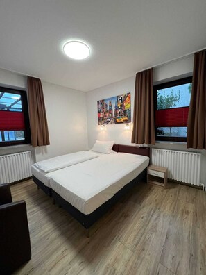 Double Room Single Use | Premium bedding, in-room safe, desk, free WiFi - Hotel Columbus _ 3 Sterne Superior (Bremerhaven)