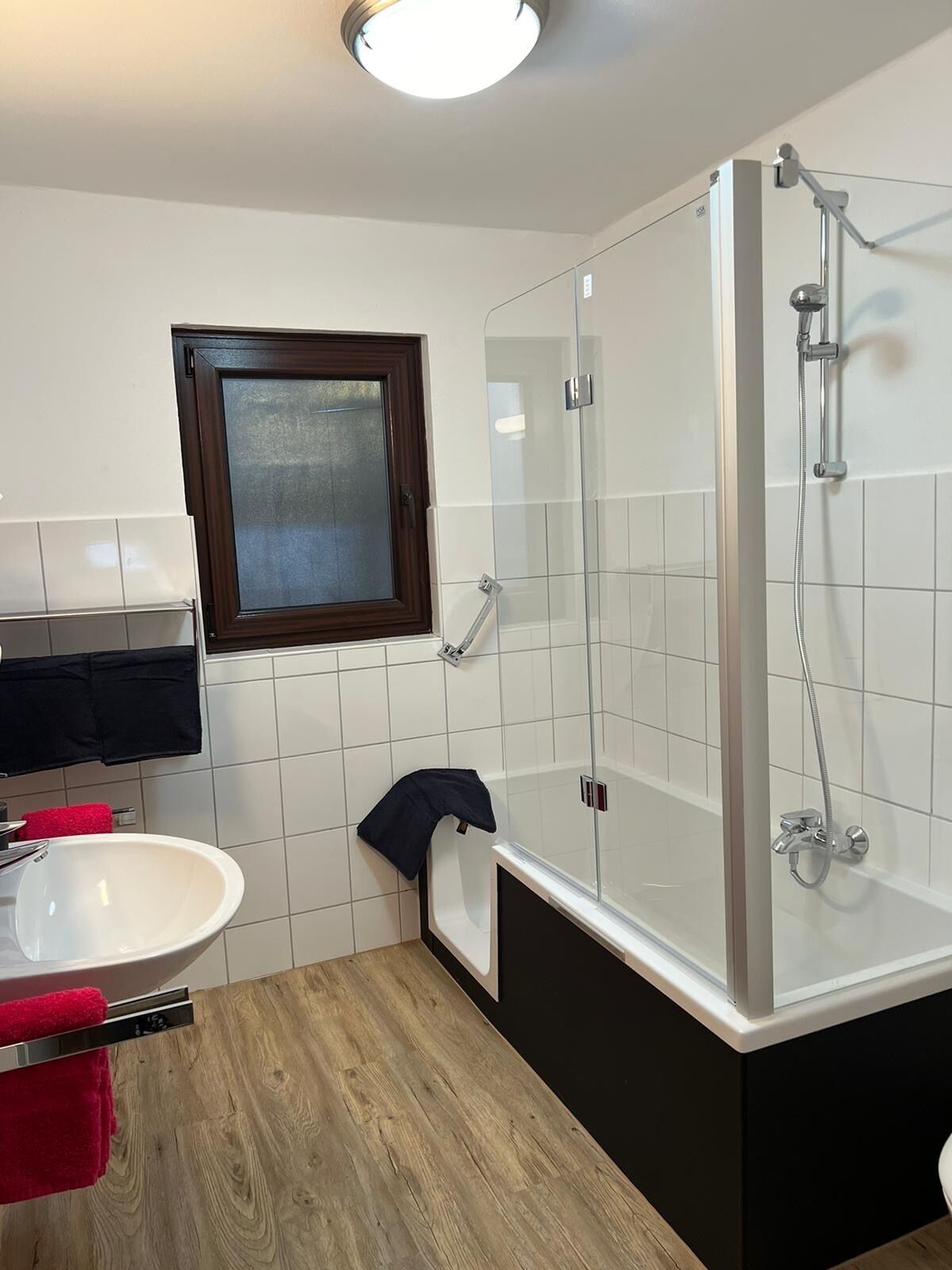 shower, free toiletries, towels