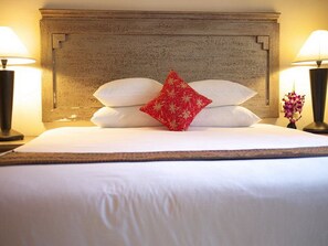 Standard Double Room, 1 Double Bed, Non Smoking | Premium bedding, in-room safe, desk, free WiFi - Le Tanjong House (Patong)