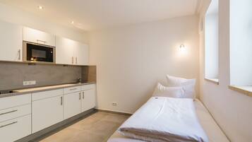 Studio, Kitchenette | Premium bedding, desk, soundproofing, free WiFi