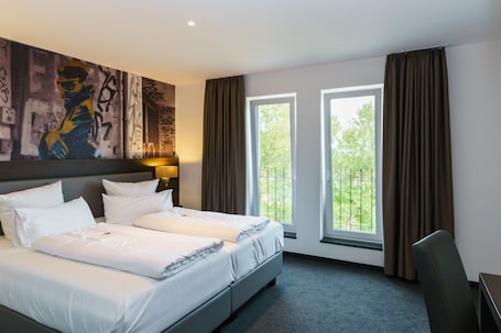 Comfort Twin Room | Premium bedding, desk, soundproofing, free WiFi. Hotel Duda