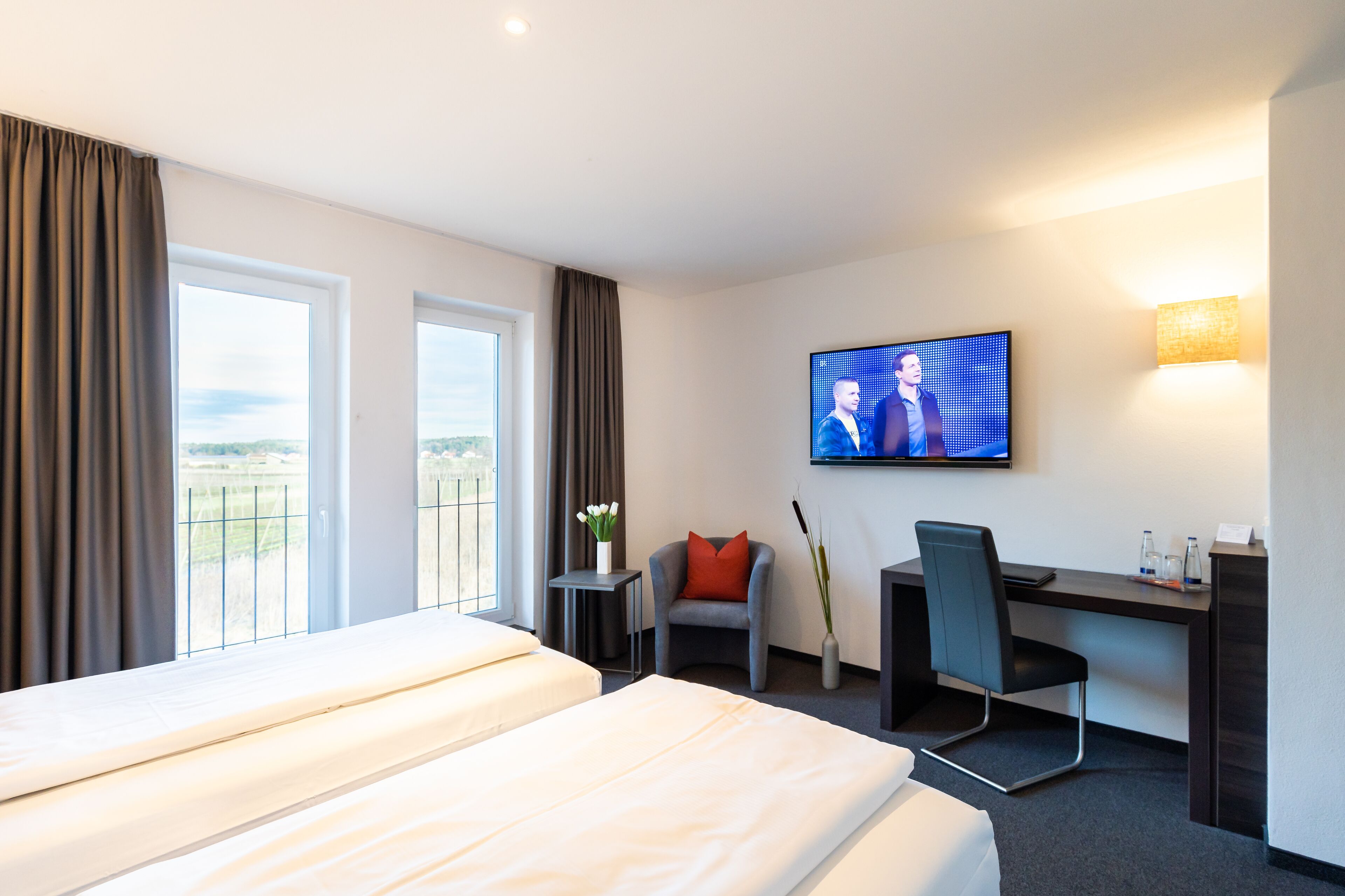 comfort twin room | living area | flat-screen tv