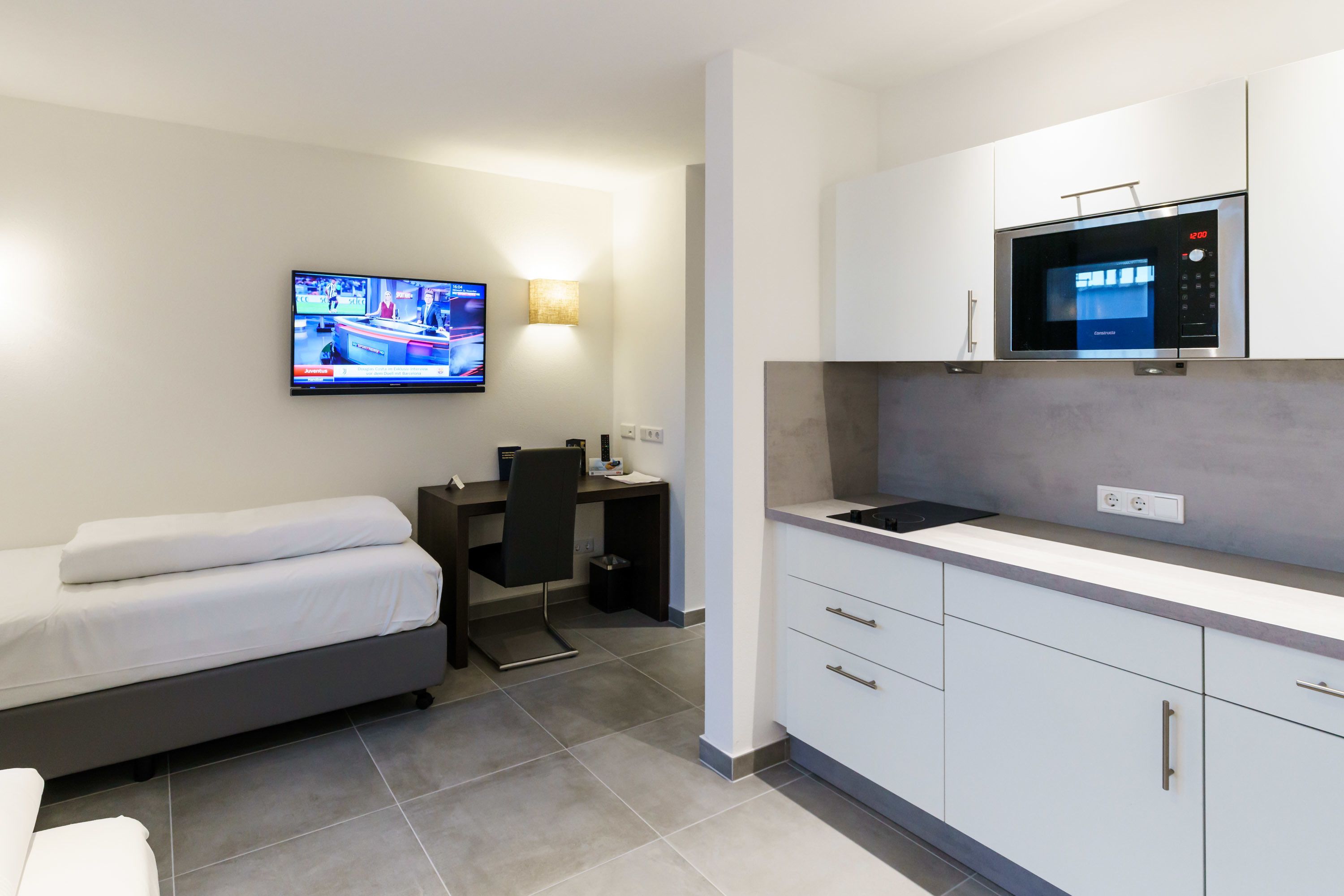 studio, kitchenette | premium bedding, desk, soundproofing, free wifi