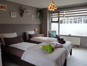 Standard Twin Room | Premium bedding, minibar, individually decorated, individually furnished - Pension Even Buiten (Burgh-Haamstede)