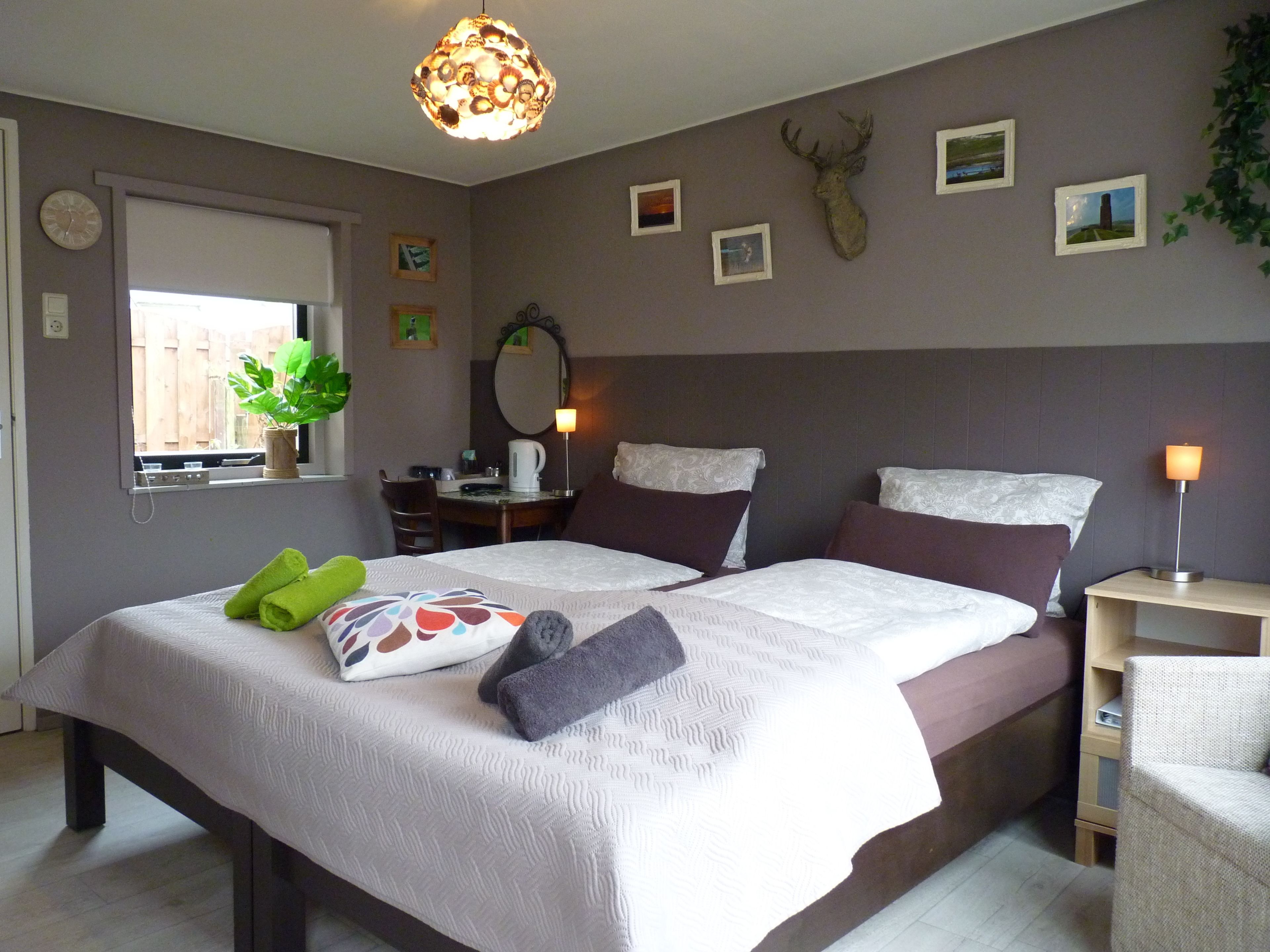 Kamar Twin Standar | Seprai premium, minibar, setrika/meja setrika, dan Wi-Fi gratis