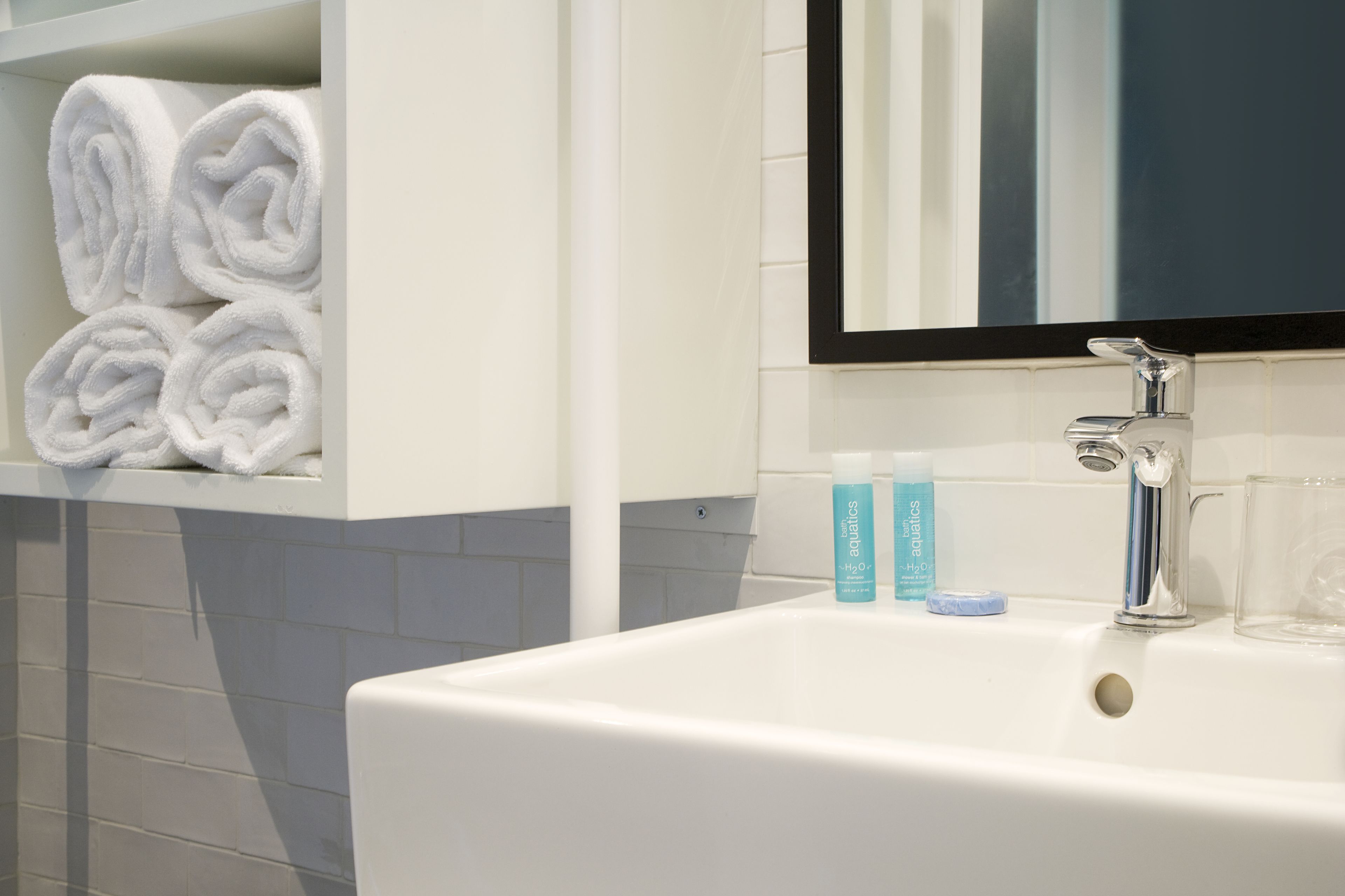 economy double room, 1 double or 2 single beds | bathroom | shower, free toiletries, hair dryer, towels