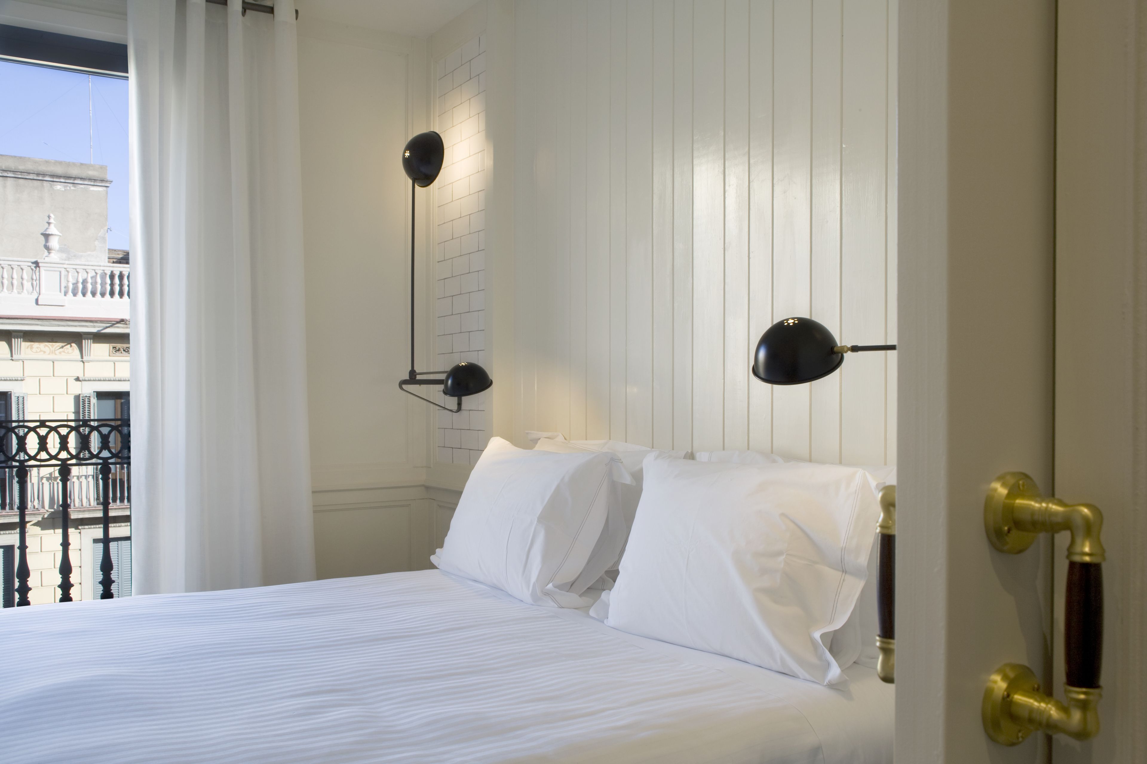 double room, 1 double or 2 single beds | in-room safe, desk, soundproofing, iron/ironing board