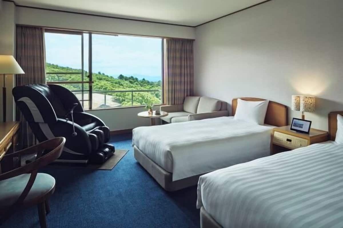 In-room safe, free WiFi, bed sheets