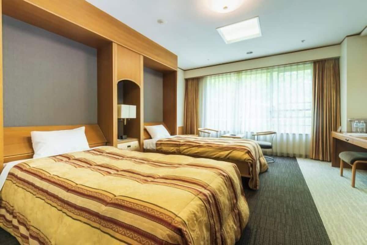 In-room safe, free WiFi, bed sheets