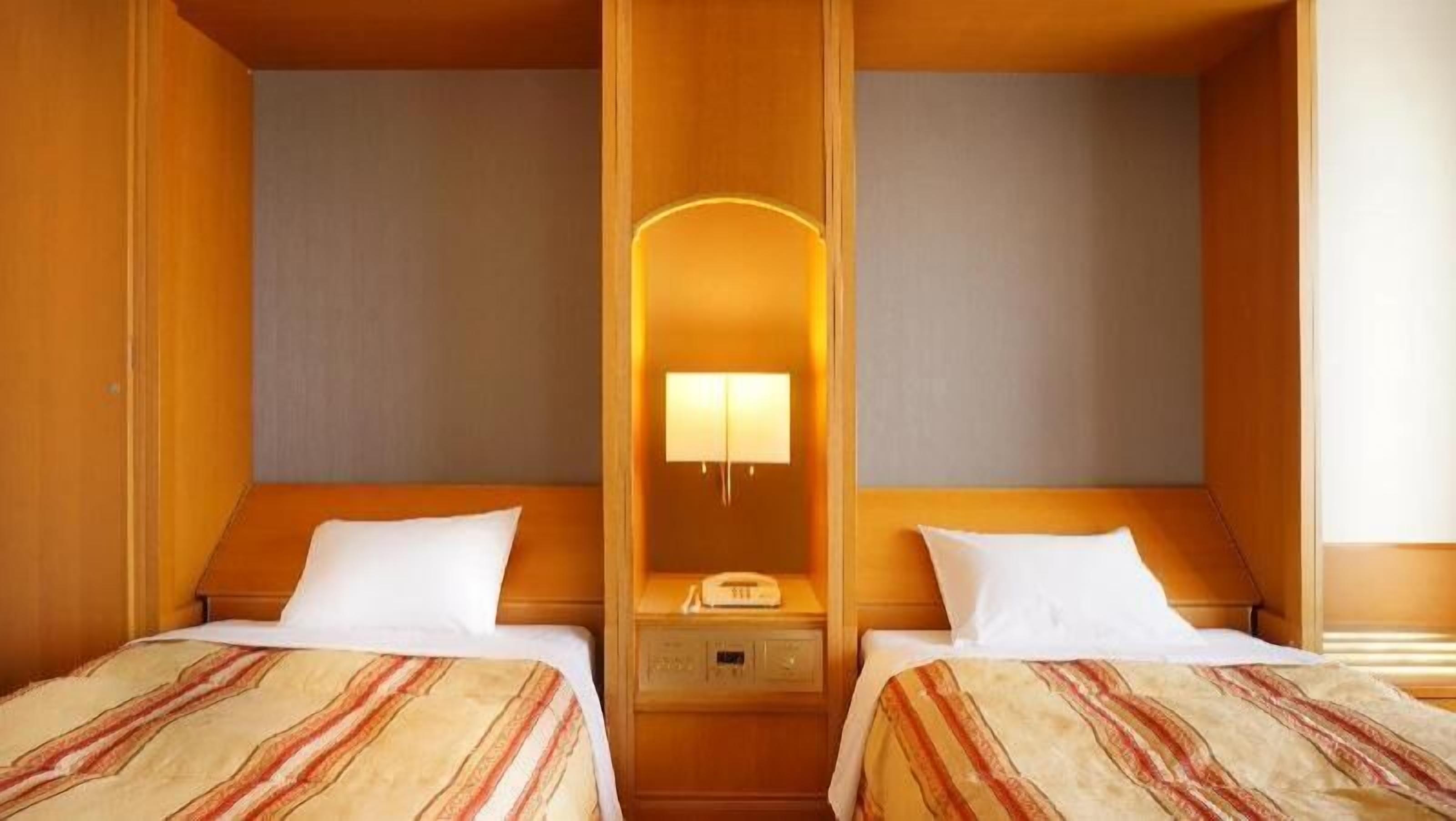 In-room safe, free WiFi, bed sheets