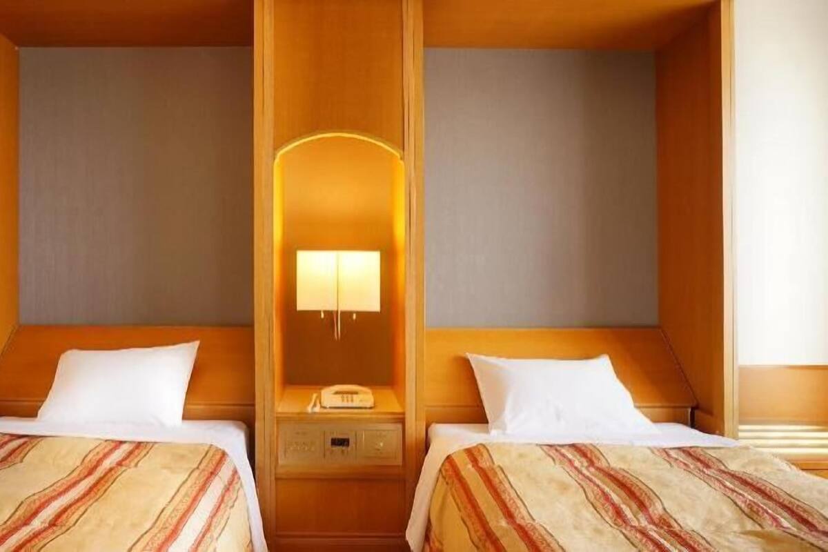In-room safe, free WiFi, bed sheets